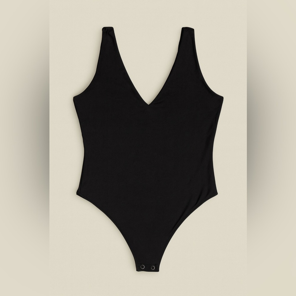 Second Skin RD Style Thong Bodysuit NWT Black Deep V Snap Close Med